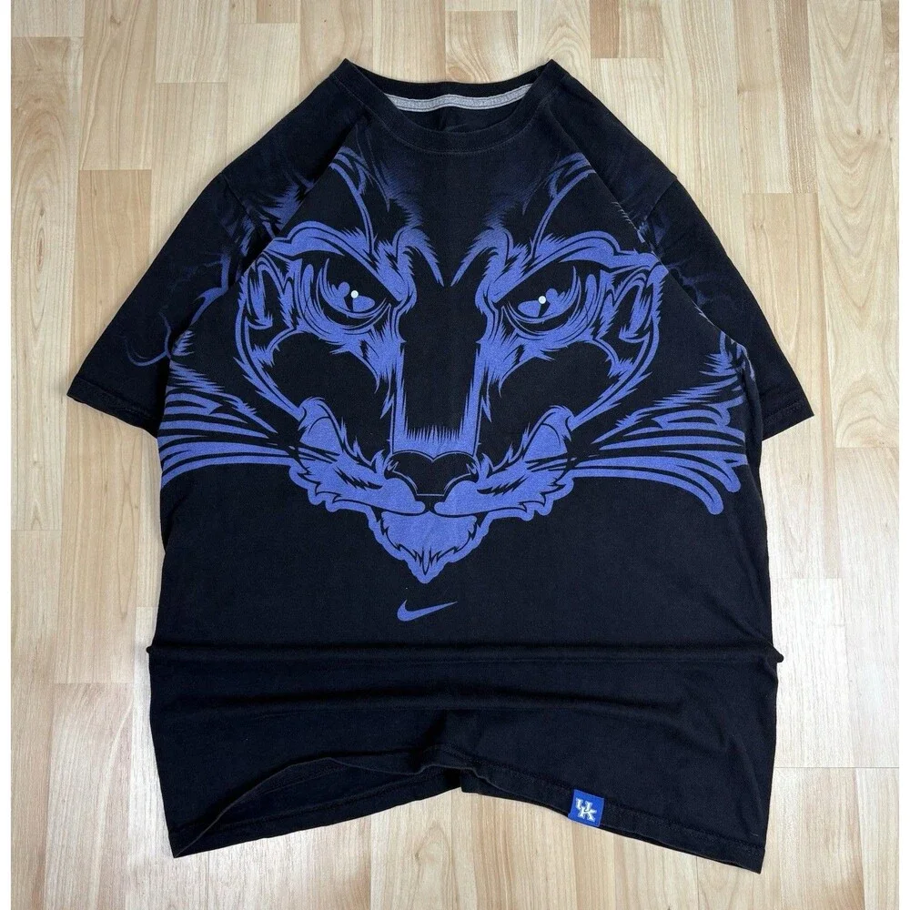 Men’s Nike Kentucky Wildcats Big Graphic Center Swoosh T-Shirt / Medium / Black